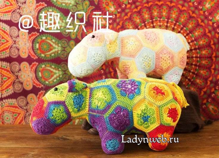 Бегемот крючком из африканских мотивов