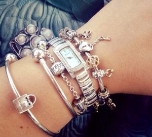 Как собрать браслет из шармов Pandora: 5 принципов