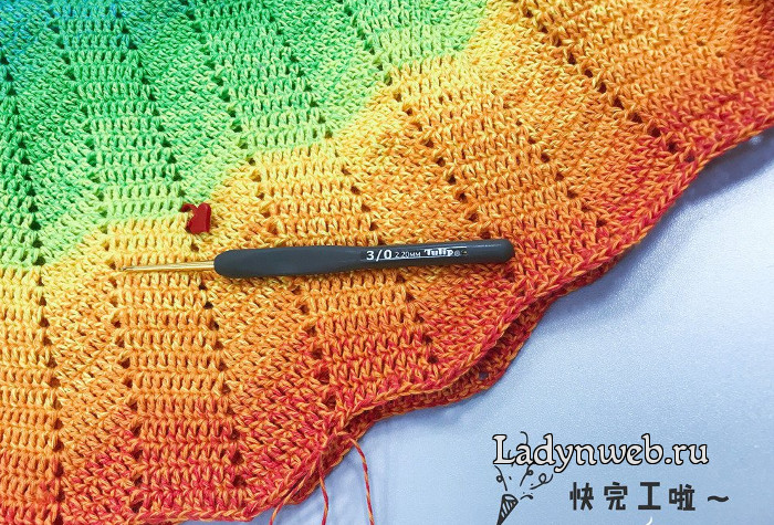 Радужное платье для девочки градиент крючком схема
