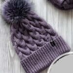 Шапка с косами спицами описание вязания